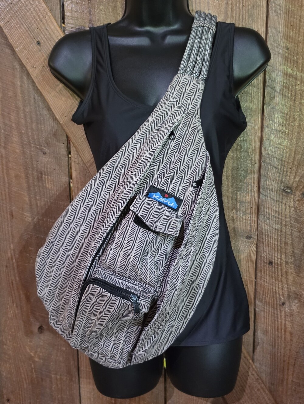 Kavu Rope Sling Bag Backpack Crossbody Black and Tan Chevron EUC READ